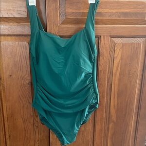Shade and shore women’s size extra large / 16 one  piece green swimsui